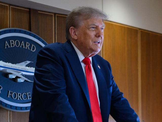 P20250815DT-0085 President Donald Trump speaks with staff on board Air Force One, Friday, August 15, 2025,