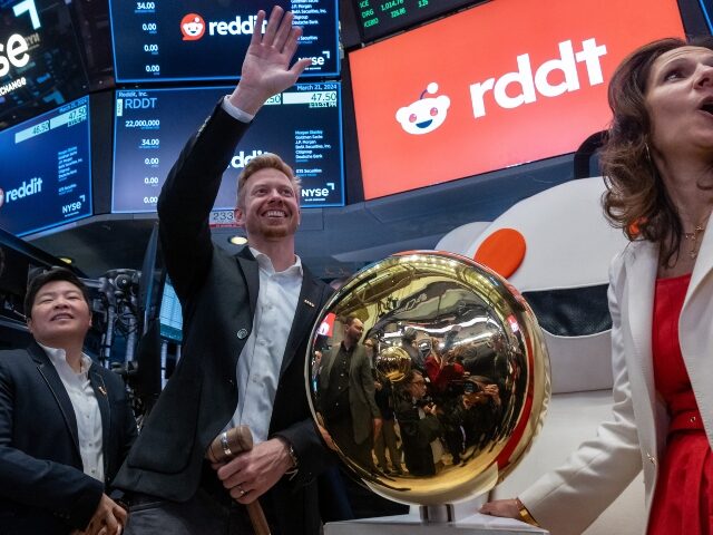 Reddit CEO Steve Huffman celebrates going public