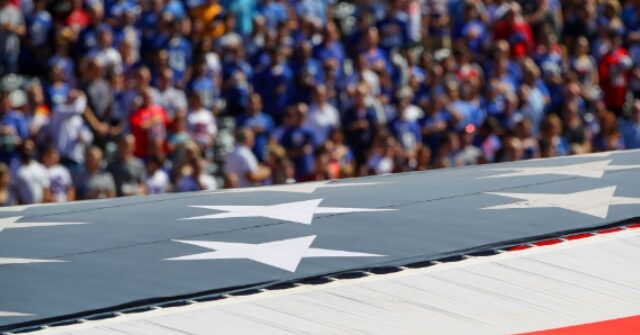 VIDEO: Man Gets Stuck on Giant American Flag at Jets-Steelers Game