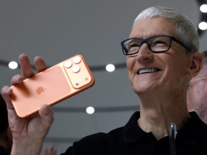 Tim Cook smiles at Intel