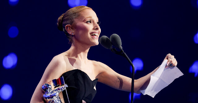 Ariana Grande Thanks Her 'Therapists and Gay People' While Accepting MTV VMA Award