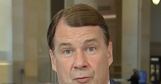 Ford CEO Farley Praises Trump Tariffs on Heavy Duty Trucks, 'Very Optimistic' About Solving Investment 'Headwind'