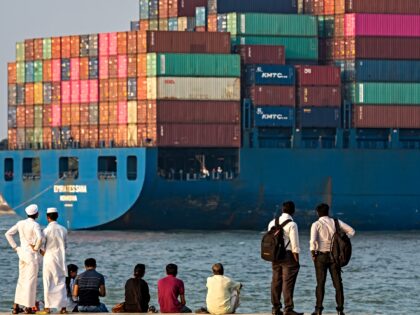 People watching container ship arriving in the mouth of the harbour at Kochi, Kerala, Indi