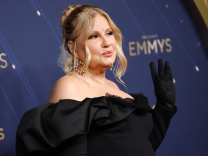 Woke Mob Attacks ‘White Lotus’ Star Jennifer Coolidge for ‘Liking’ Charlie 