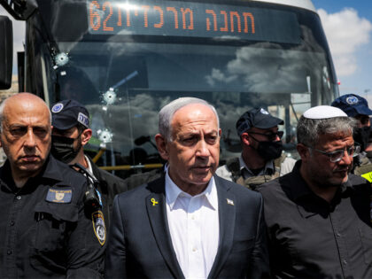 TOPSHOT - Israel's Prime Minister Benjamin Netanyahu (C) and National Security Minister It