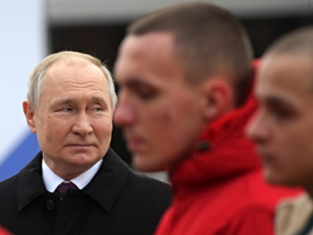 war with russia MOSCOW, RUSSIA - NOVEMBER 4 (RUSSIA OUT) Russian President Vladimir Putin (L) looks at par