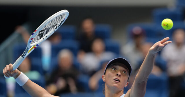 Top-seeded Iga Swiatek reaches China Open third round with dominant win