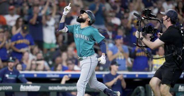 Seattle Mariners Sweep Astros, Gain AL West Lead with Record-Assisted Victory