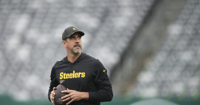 Aaron Rodgers Throws Two Touchdowns in Steelers Debut vs Jets
