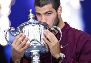 Alcaraz sinks Sinner in U.S. Open tennis finale, regains No. 1 ranking