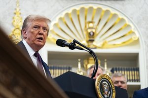 Appeals court blocks Trump from using wartime law to deport Venezuelans