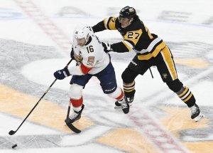 Florida Panthers' Aleksander Barkov has knee surgery, out indefinitely