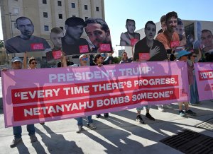 Israeli protesters oppose IDF's Gaza City offensive