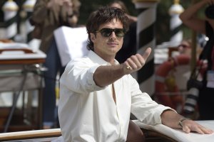 Jacob Elordi follows Margot Robbie 'like a dog' in 'Wuthering Heights'