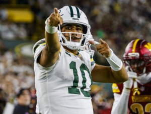 Love, relentless Packers defense overwhelm Commanders for 2-0 start