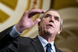 Senate Democrats introduce bill for U.S. recognition of Palestine