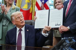 Trump signs memorandum to deploy U.S. National Guard troops to Memphis