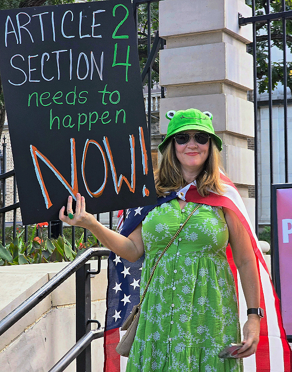 A woman in Houston wears a frog hat in honor of the Portland Anti-ICE protester (Lana Shadwick/Breitbart Texas)