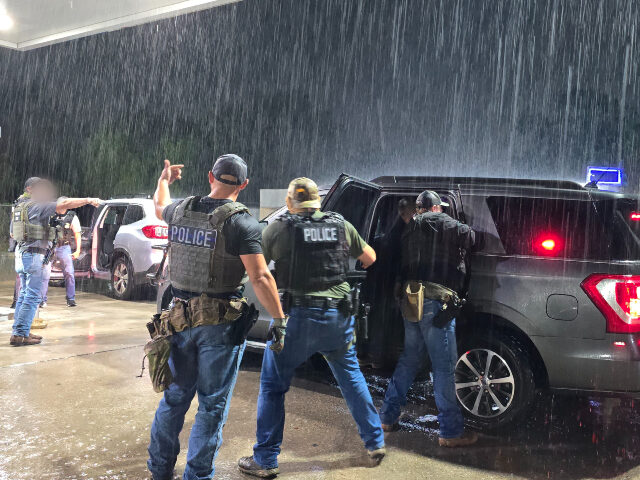 EXCLUSIVE: ICE Floods Houston Hotspots in Nighttime Operation, Arrests 25 Criminal Aliens Amid Torr
