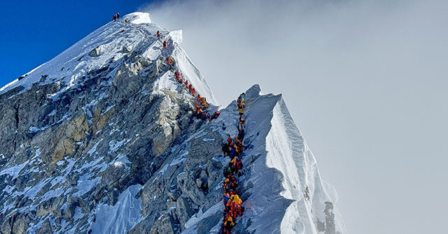 Monster Blizzard Traps Hundreds of Climbers on Mount Everest