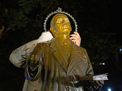 Title: Venezuela Vatican Saints Image ID: 25292419861316 Article: A halo is set over the h