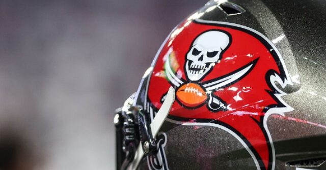 Buccaneers RB Coach Skip Peete Collapses, Hospitalized
