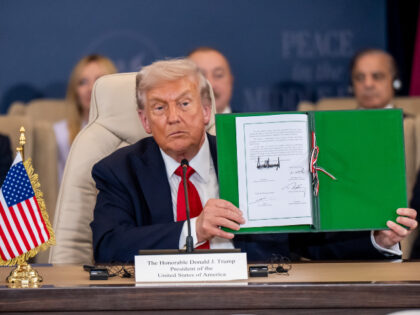 3 October 2025, Egypt, Sharm El Sheikh: US President Donald Trump makes a statement on the