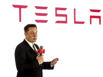 Elon Musk talks to Tesla investors