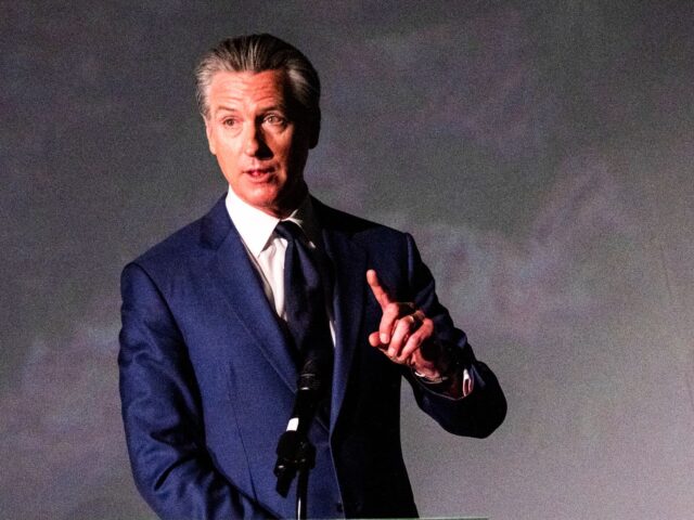 Newsom to Sue Trump over California Guard Protecting ICE in Oregon