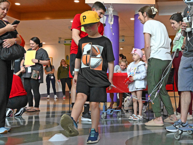 PITTSBURGH, PENNSYLVANIA - JULY 24: (THE SUN OUT , THE SUN ON SUNDAY OUT) Children enjoy t