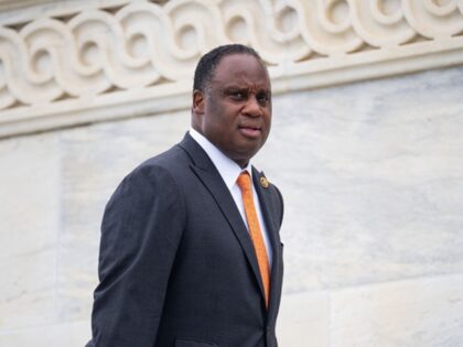 Shutdown - UNITED STATES - SEPTEMBER 25: Rep. Jonathan Jackson, D-Ill., walks up the House