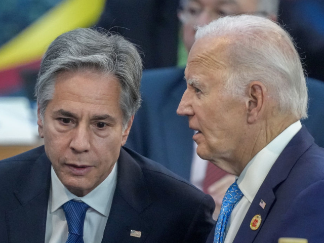 GettyImages-2184767806 18 November 2024, Brazil, Rio De Janeiro: Anthony Blinken (l), US Secretary of State, and