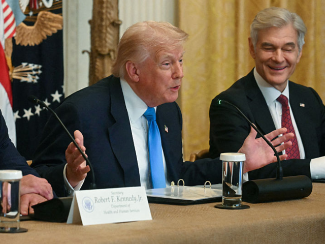 GettyImages-2227090546 (L-R) US Secretary of Health and Human Services Robert F. Kennedy Jr., US President Donald