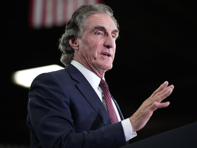 GettyImages-2232569799 LA CROSSE, WISCONSIN - AUGUST 28: Secretary of the Interior Doug Burgum introduces U.S. Vi