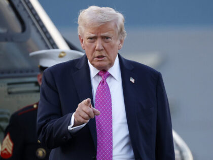 MORRISTOWN, NEW JERSEY - SEPTEMBER 14: U.S. President Donald Trump walks to Air Force One