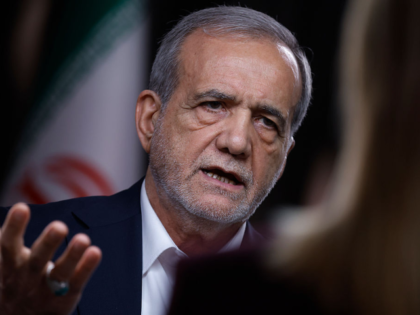 NEW YORK, NEW YORK - SEPTEMBER 25: Iranian President Masoud Pezeshkian speaks with Fox New