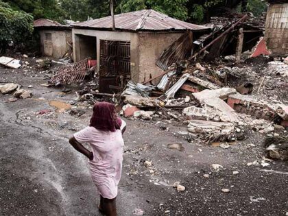 VIDEO — ‘We’re All Helping’: Oklahomans Stuck in Jamaica Join Hurricane Rec