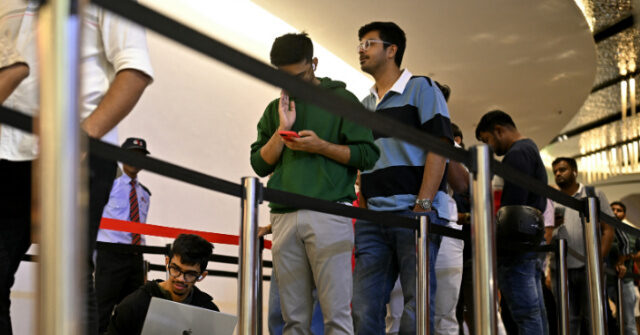 Investment Fund Rejecting H-1B Employers Faces Delisting by Wall Street Trustee Group article image