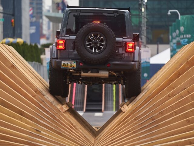 Stellantis ‘Bricks’ Jeep Hybrids with Botched Software Update, Leaving Owners Stranded