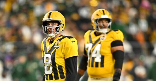 Packers Fans Force Aaron Rodgers Silent Count in Steelers Loss