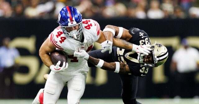 WATCH: Giants’ Cam Skattebo Screams for New Gloves After Crucial Fumble