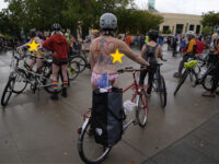 Portland: Hundreds of Naked Bike Riders Join Protest Outside of ICE Facility