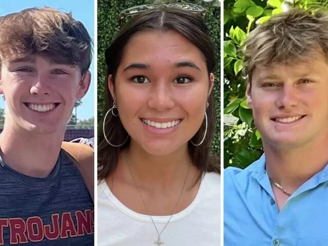 Tesla crash victims trapped by door handles