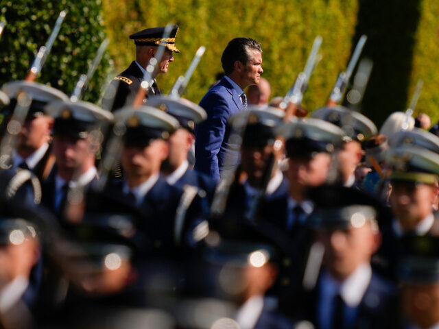 Trump Signs Memo Directing Hegseth to Ensure U.S. Troops Receive Paychecks Despite Schumer Shutdown