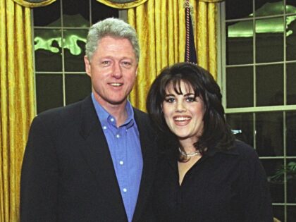:Bill Clinton and Monica Lewinsky in the White House Oval Office on February 28, 1997