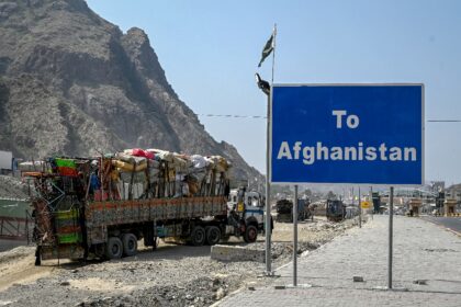 Border crossings between Pakistan and Afghanistan were closed after fierce clashes erupted