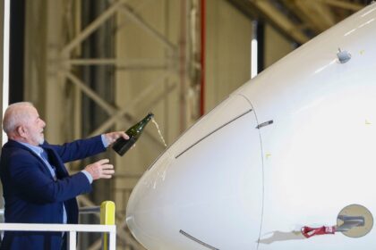 Brazilian President Luiz Inacio Lula da Silva christens the Embraer E2-190 aircraft in Apr