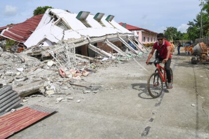 The death toll from a powerful earthquake in the central Philippines rose to 72 on Thursda