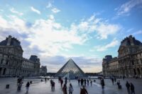 Chainsaw-wielding robbers flee Louvre with jewellery