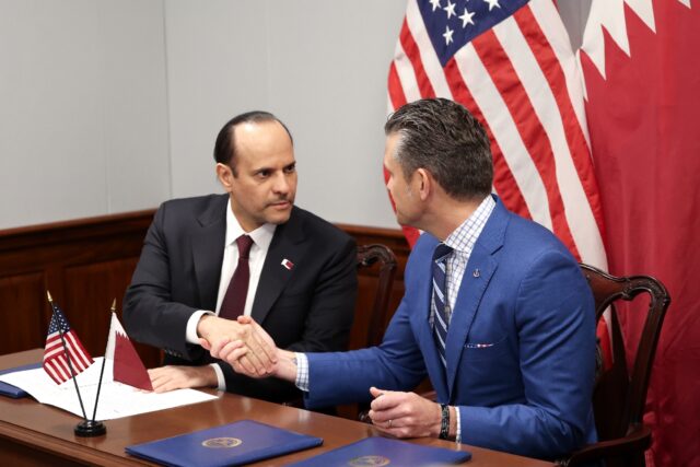 US Defense Secretary Pete Hegseth (R) and Qatari Defense Minister Sheikh Saoud bin Abdulra